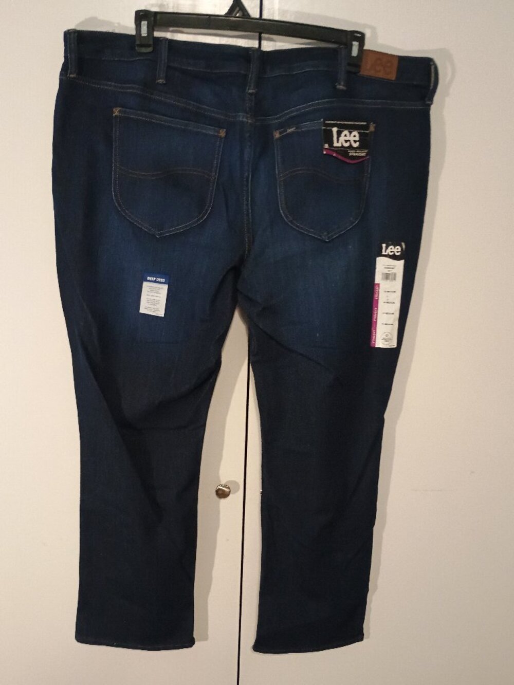 Lee Women’s Plus Size 24M Dark Wash Mid Rise Straight Leg Jeans NWT Regular Fit - Picture 3 of 9